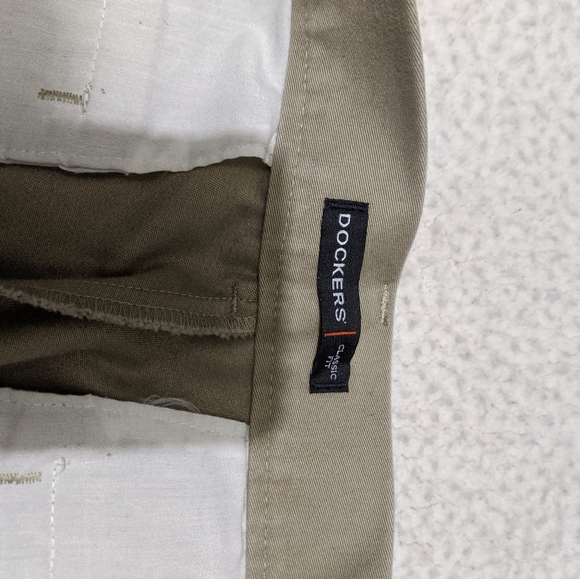 Dockers dress pants 32 x 30 - Picture 3 of 4